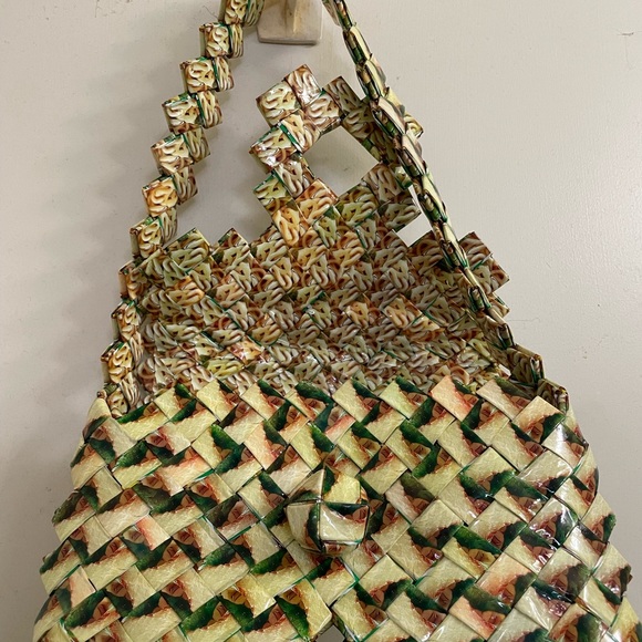 Purse Hand made in Mexico with repurposed materials (plastic packaging). - Picture 2 of 3